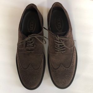 Tod’s brown suede oxford lace up shoes.